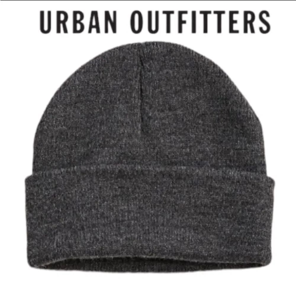 NEW UO Urban Outfitters Carbon Short Watch Cap Hat Beanie